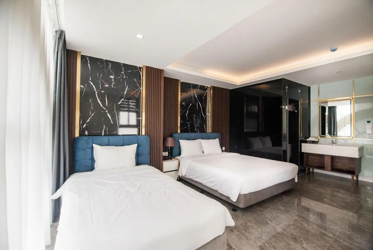 Bluesea 10 Hotel Нячанг 3*,